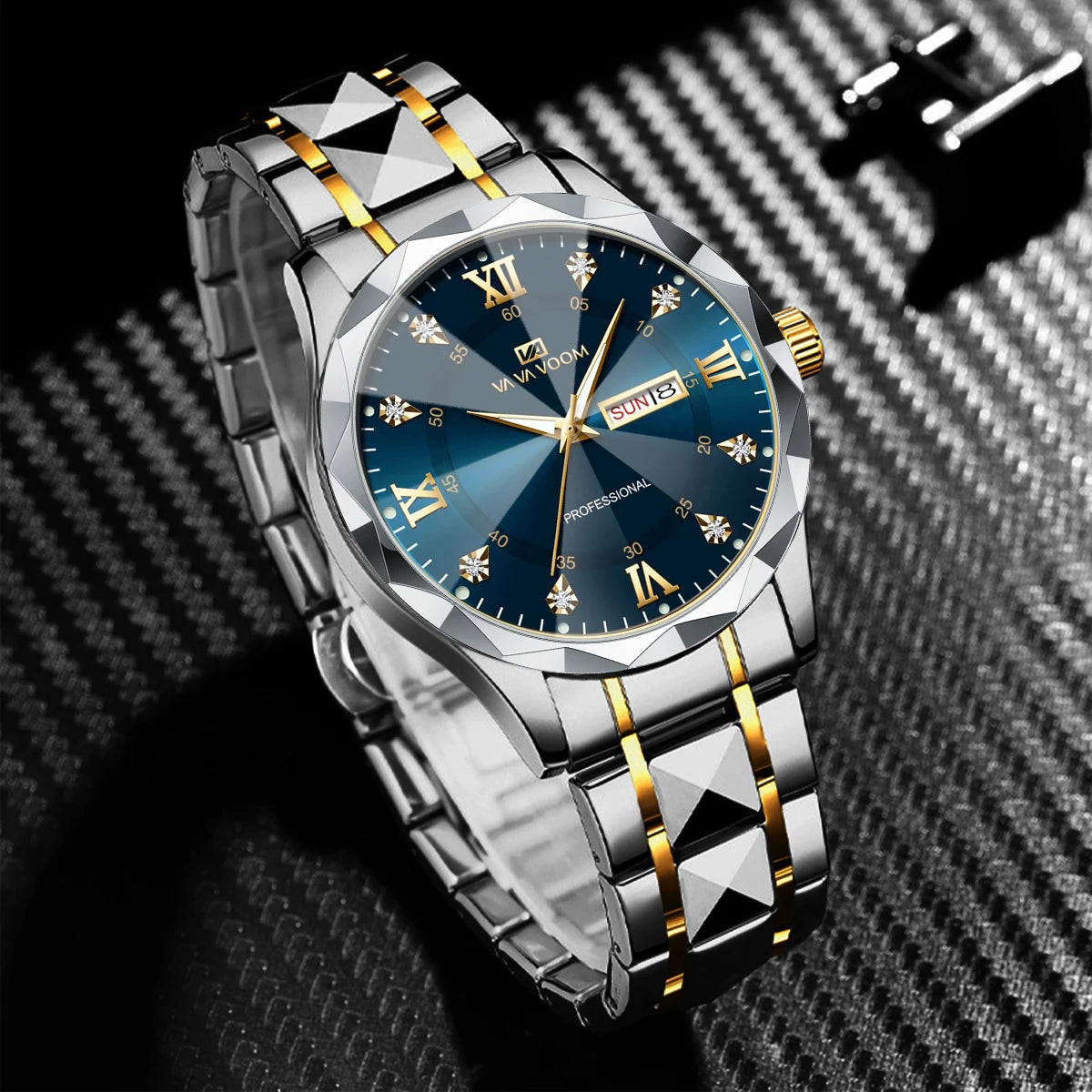 Thorne Watch, diamond-cut bracelet links in detail